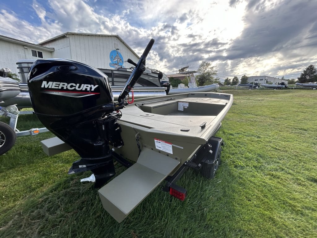 Lowe 1660 Deluxe Tiller